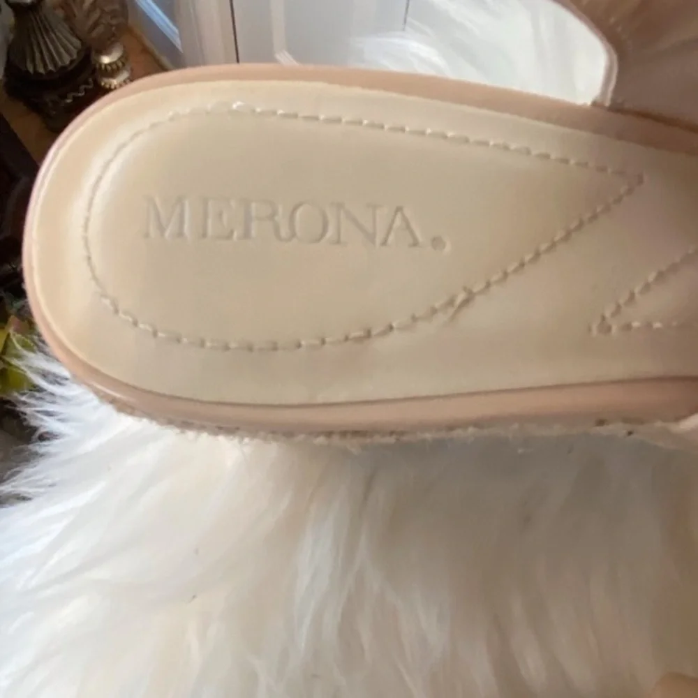 Merona Wedge sandals Size 6